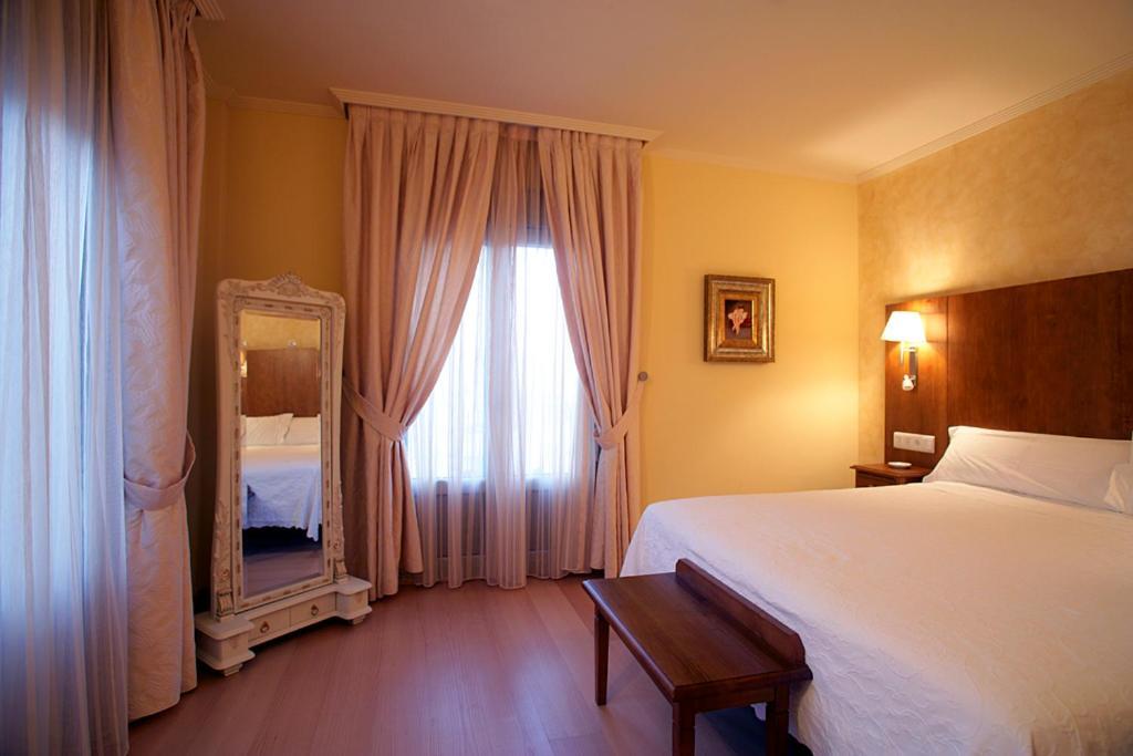 Hotel Villa De Larraga Zimmer foto
